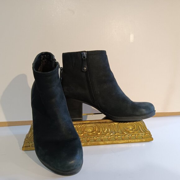 Rockport Black Suede Leather Booties and Guess Black Quilted Moto Boots Size 8.5 - Picture 9 of 13